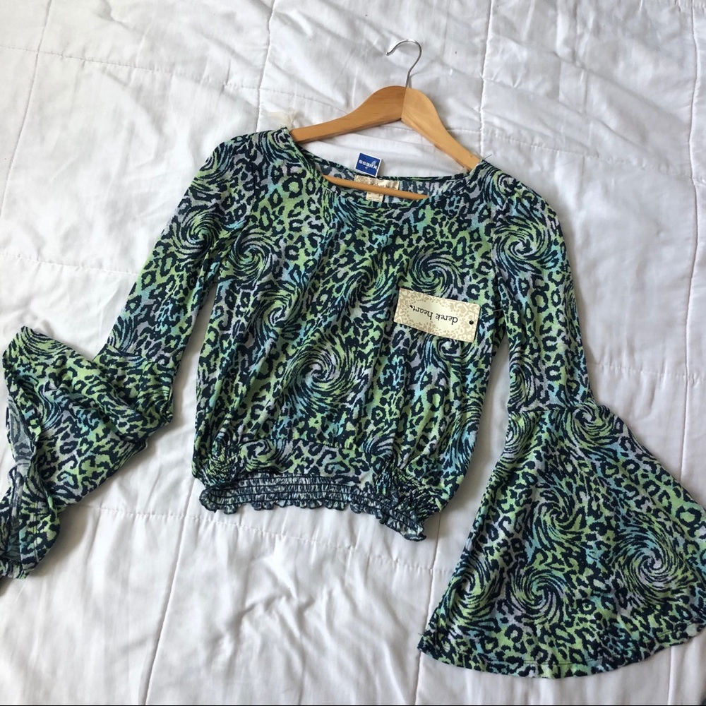 Beautiful blouse long flare sleeves, leopard print